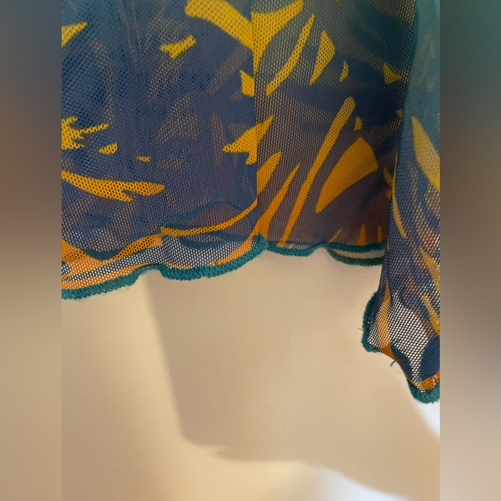 Fun Hawaiian swim cover up - Picture 7 of 8